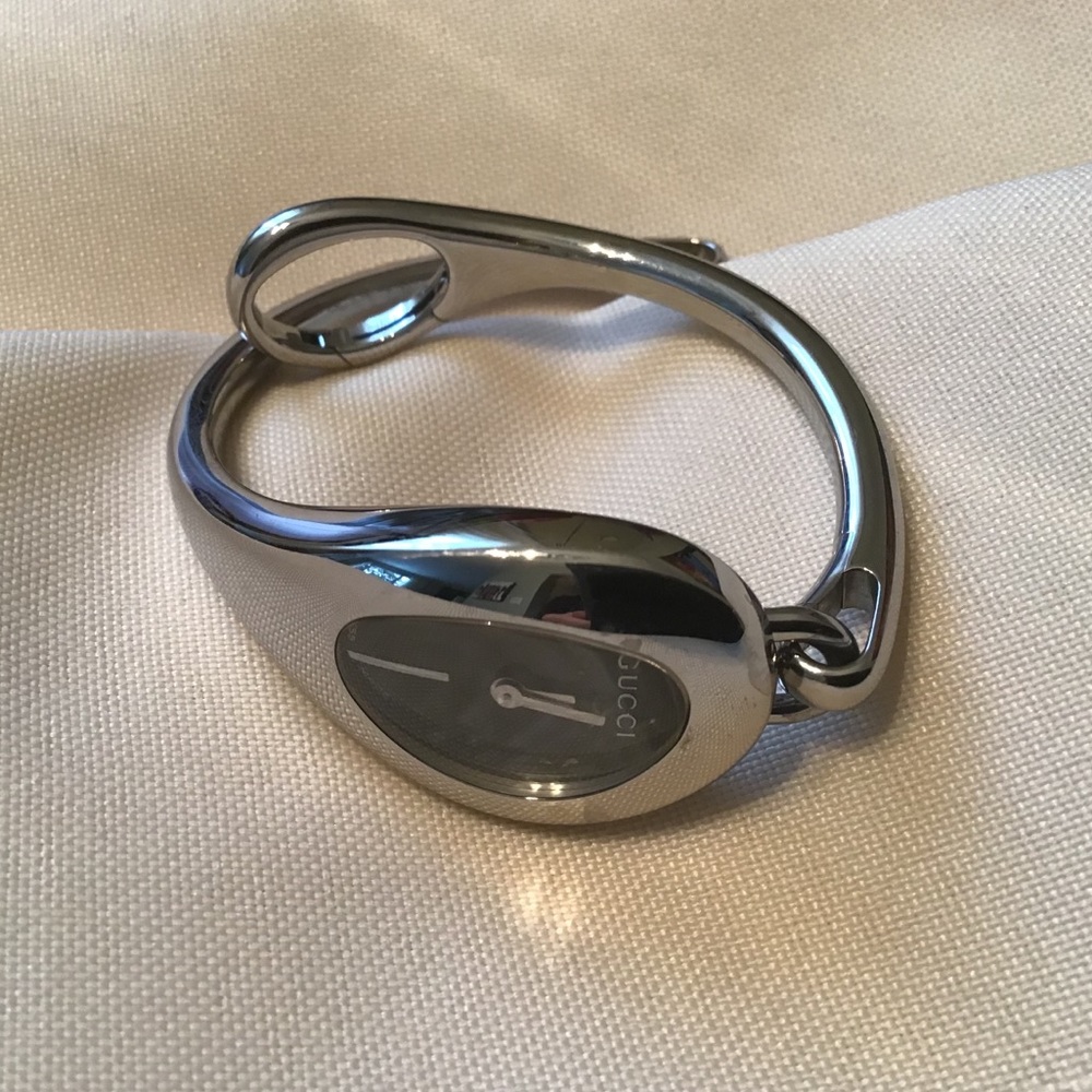 Gucci Black Dial Bangle